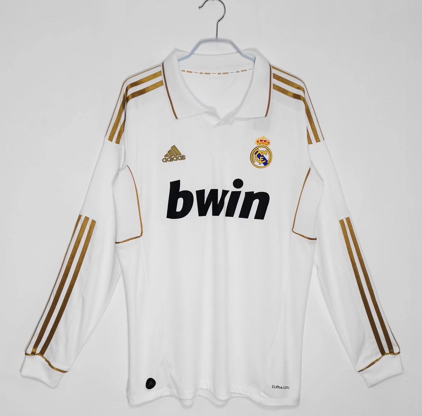 REAL MADRID RETRO JERSEY