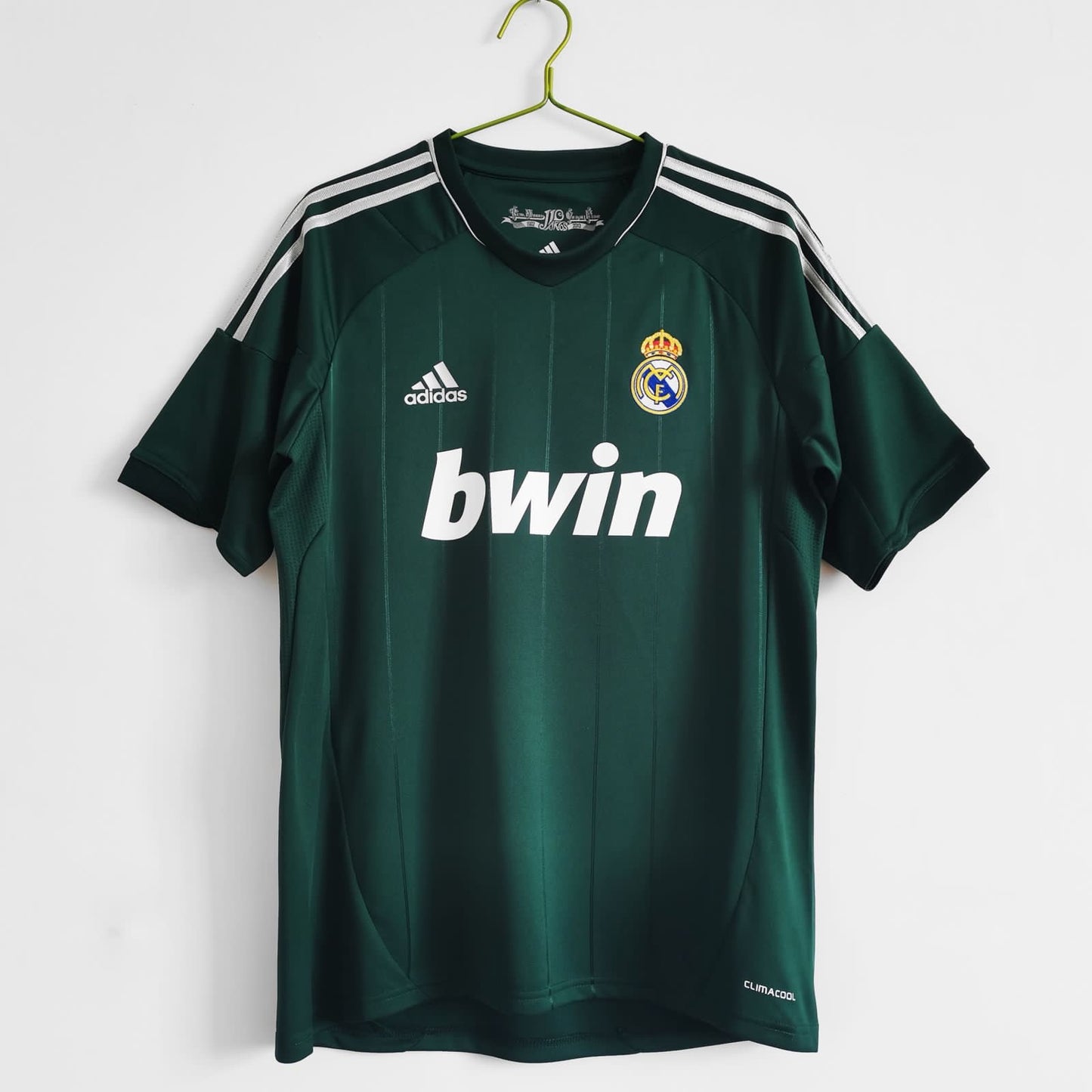 REAL MADRID RETRO JERSEY