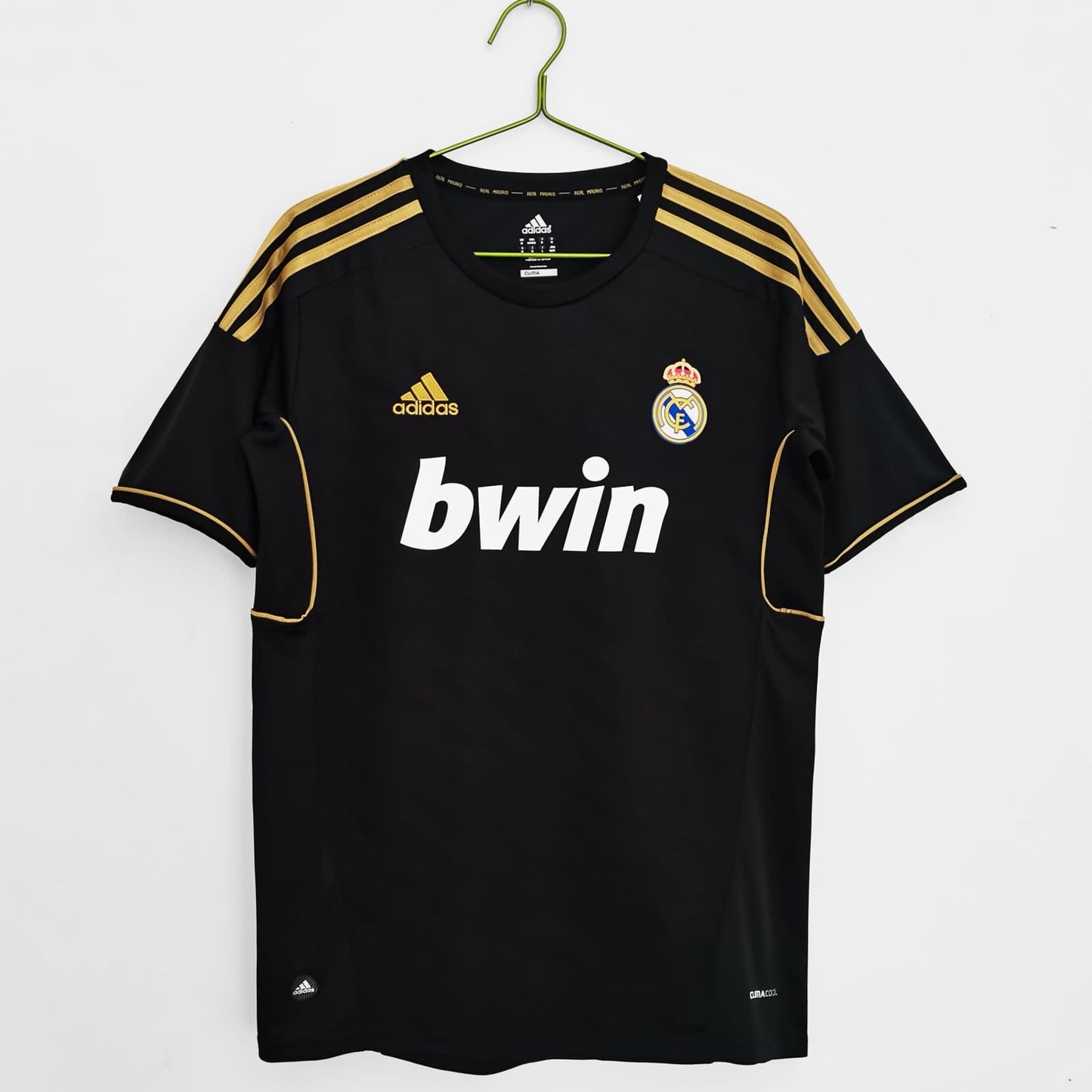 REAL MADRID RETRO JERSEY